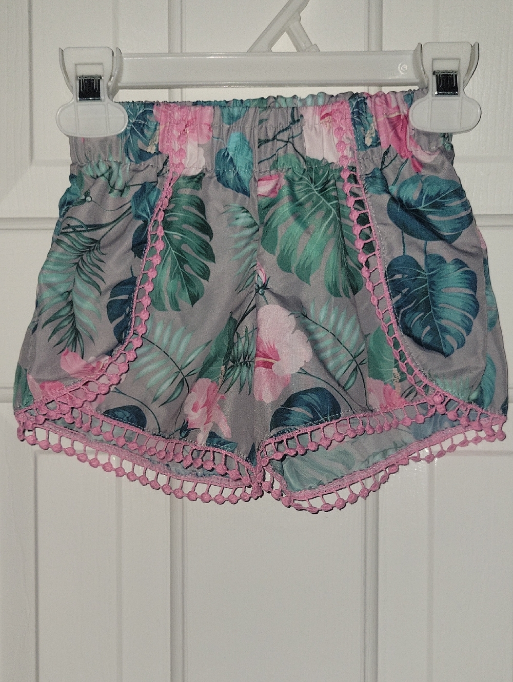 Tropical Leaf Print Pink-Trim Girl's Bermuda Shorts Size 3T